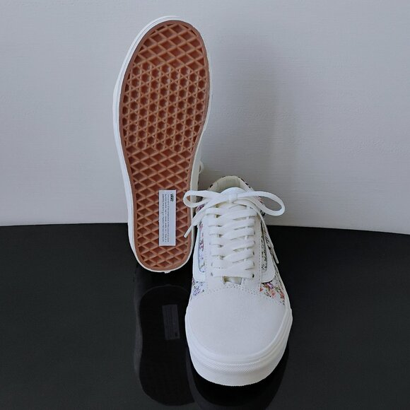 Vans Women's Old Skool Suede / Canvas Sneaker in Adorable Vintage Floral - Picture 11 of 12
